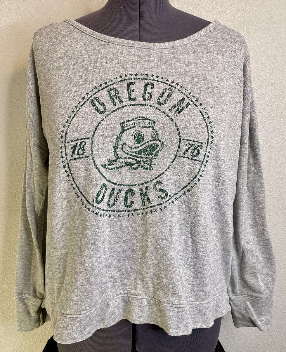 UO Ducks Long-Sleeve Rivalry Threads Grey Tee (L)