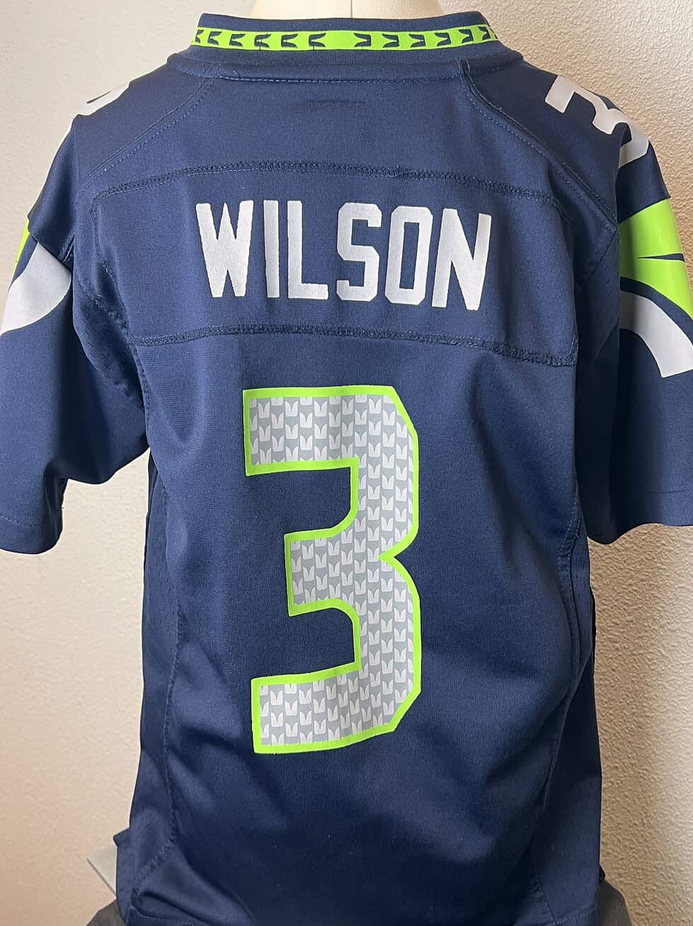Authentic Seattle Seahawks Youth Medium Russell Wilson Jersey - NFL - Image 2
