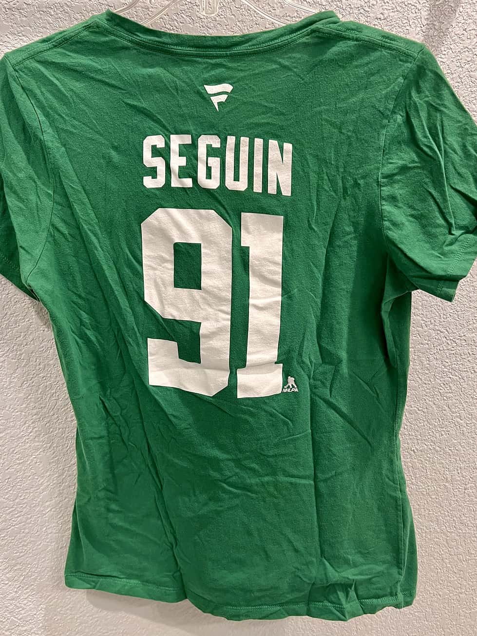 Back view showing ‘SEGUIN’ and his number ‘91’ in bold white lettering, signifying the player Tyler Seguin.