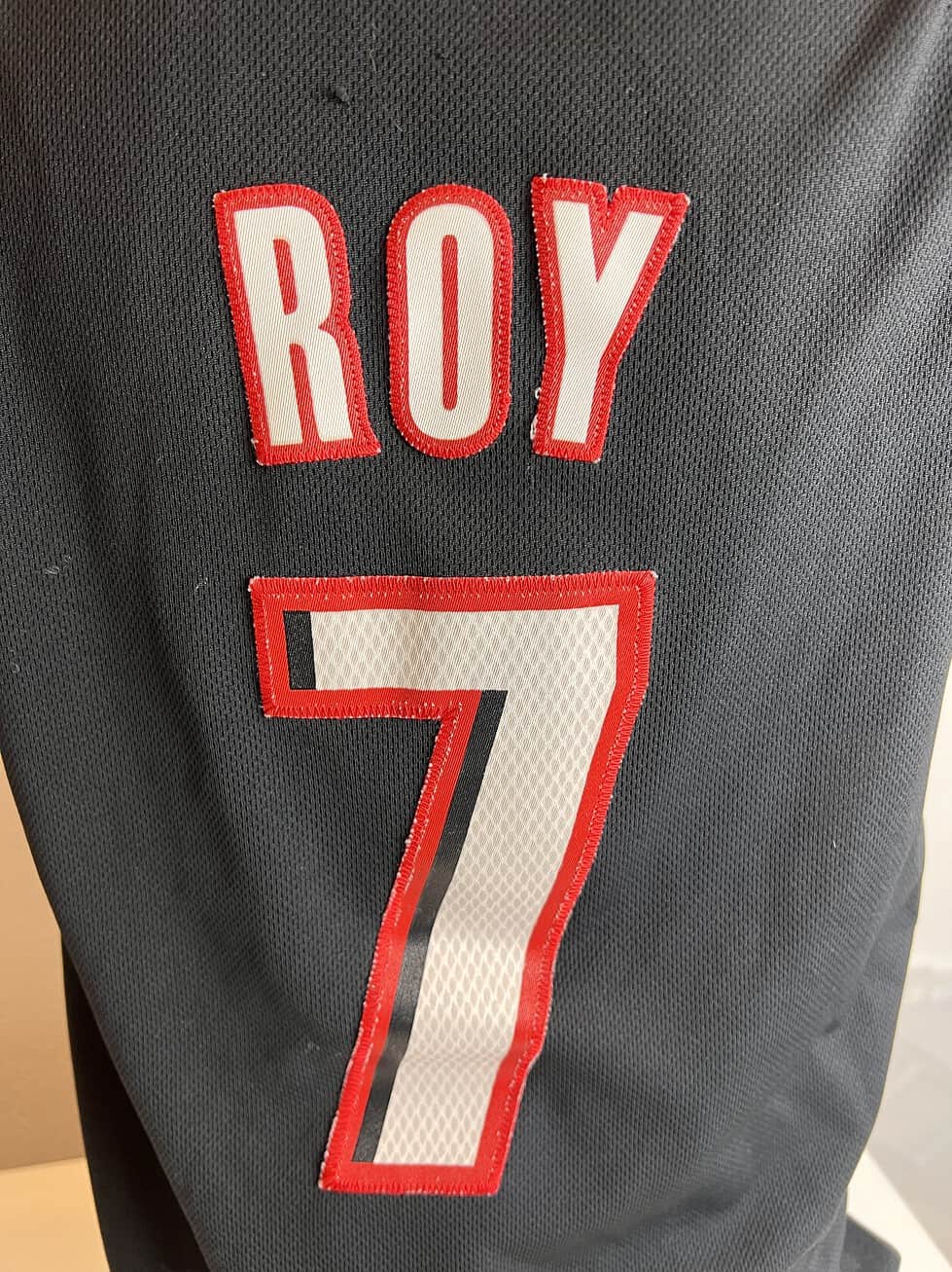 Adidas Portland Trail Blazers NBA jersey in black and 'ROY 7' on the back.
