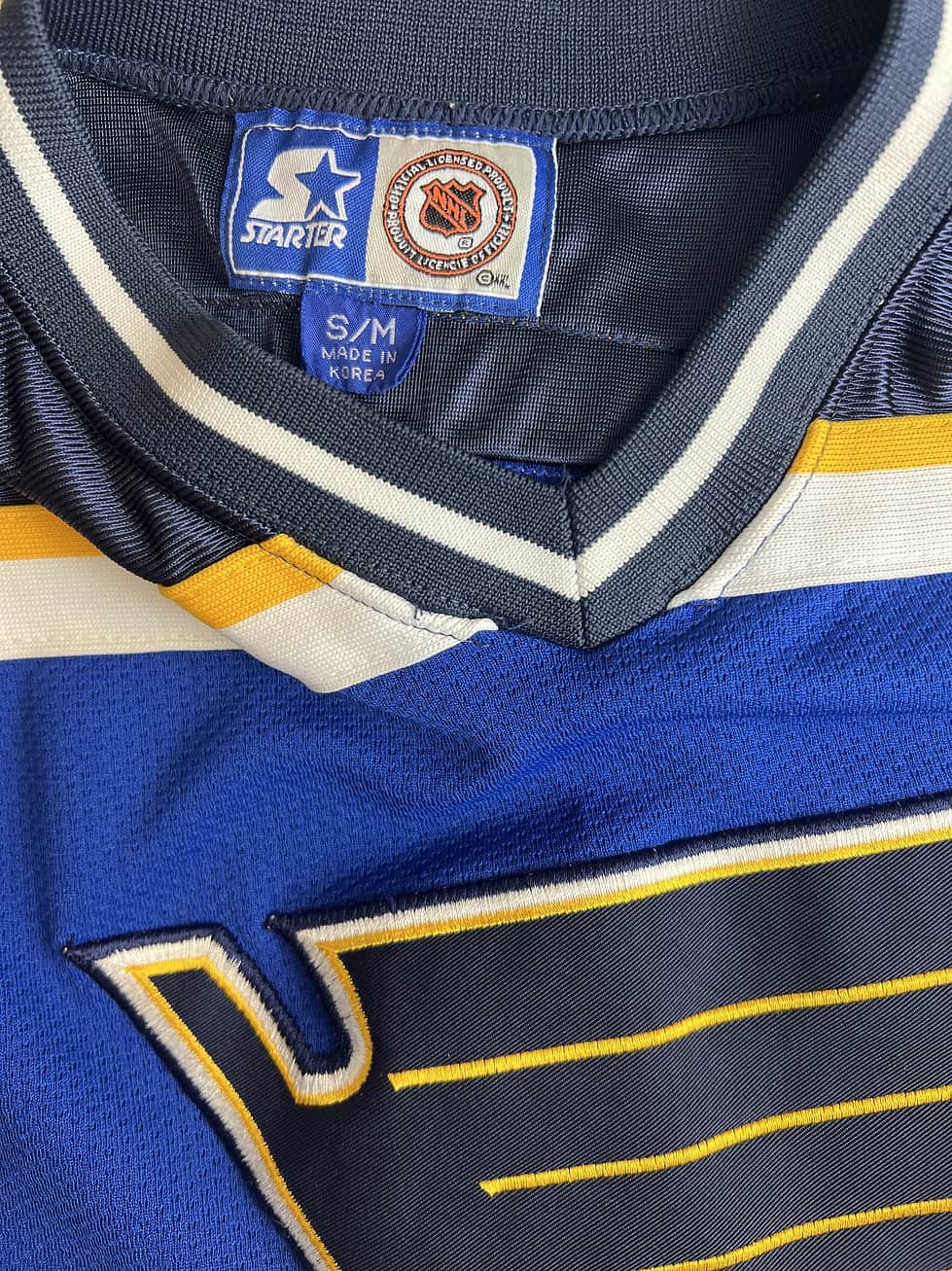 Close-up of the jersey’s collar showing the Starter brand tag and the NHL authenticity patch.