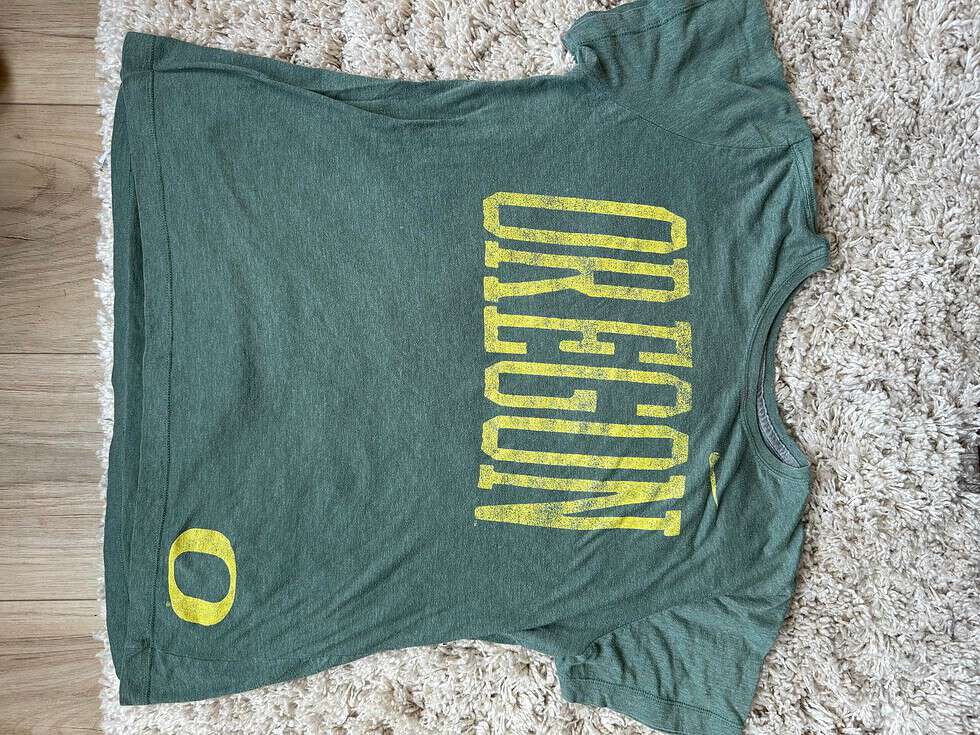 Like New Womens 2XL University Of Oregon Shirt- NIKE