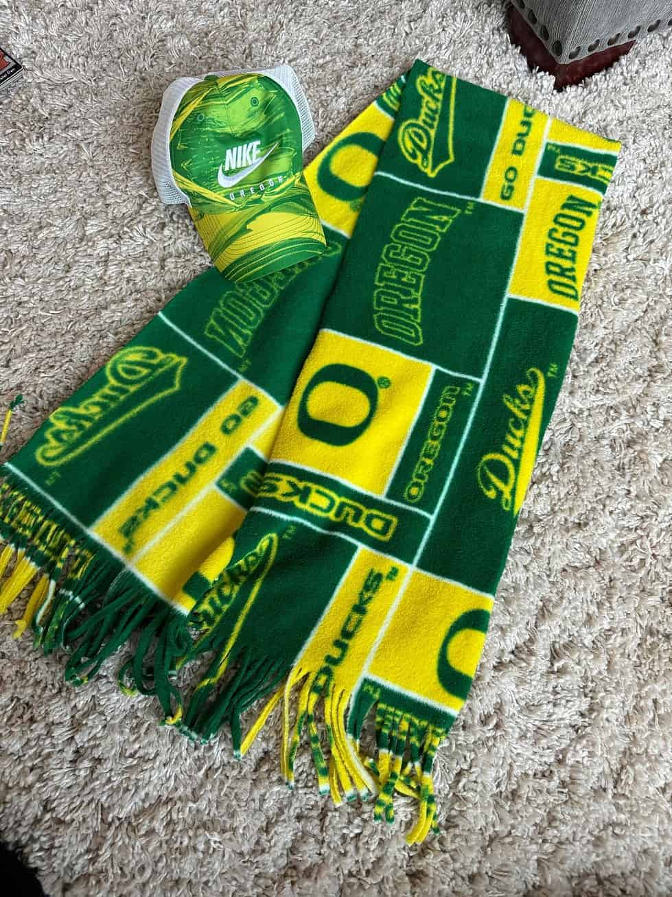 New University of Oregon Hat and Scarf
