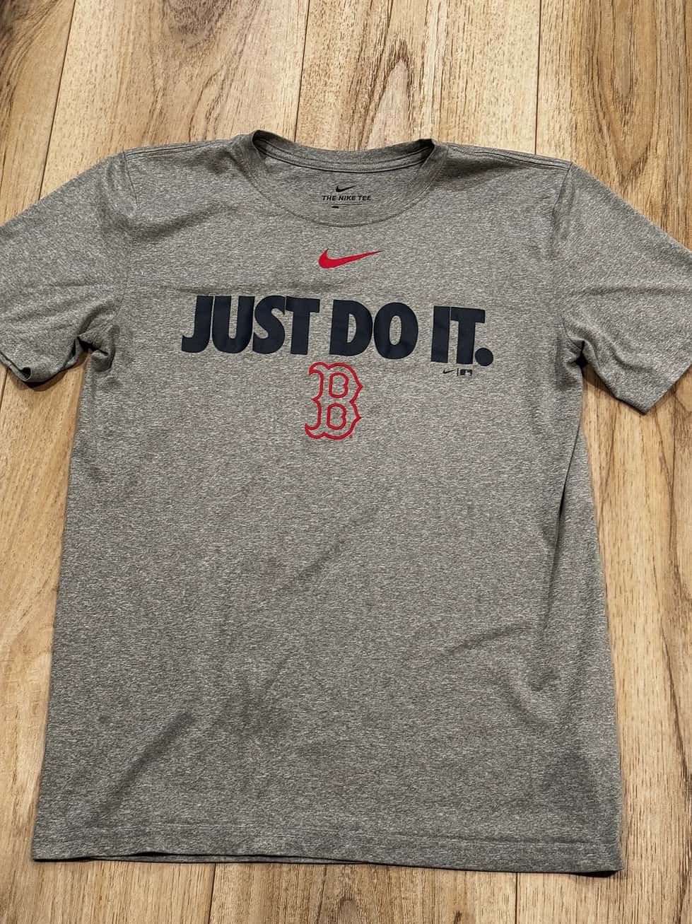 Like New UNISEX Small Boston Red Sox Nike T-Shirt