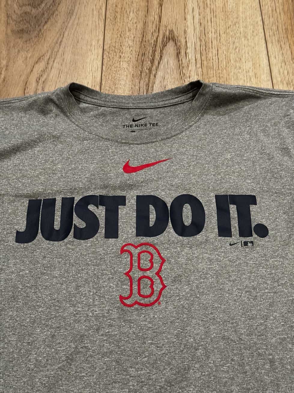 Like New UNISEX Small Boston Red Sox Nike T-Shirt - Image 2
