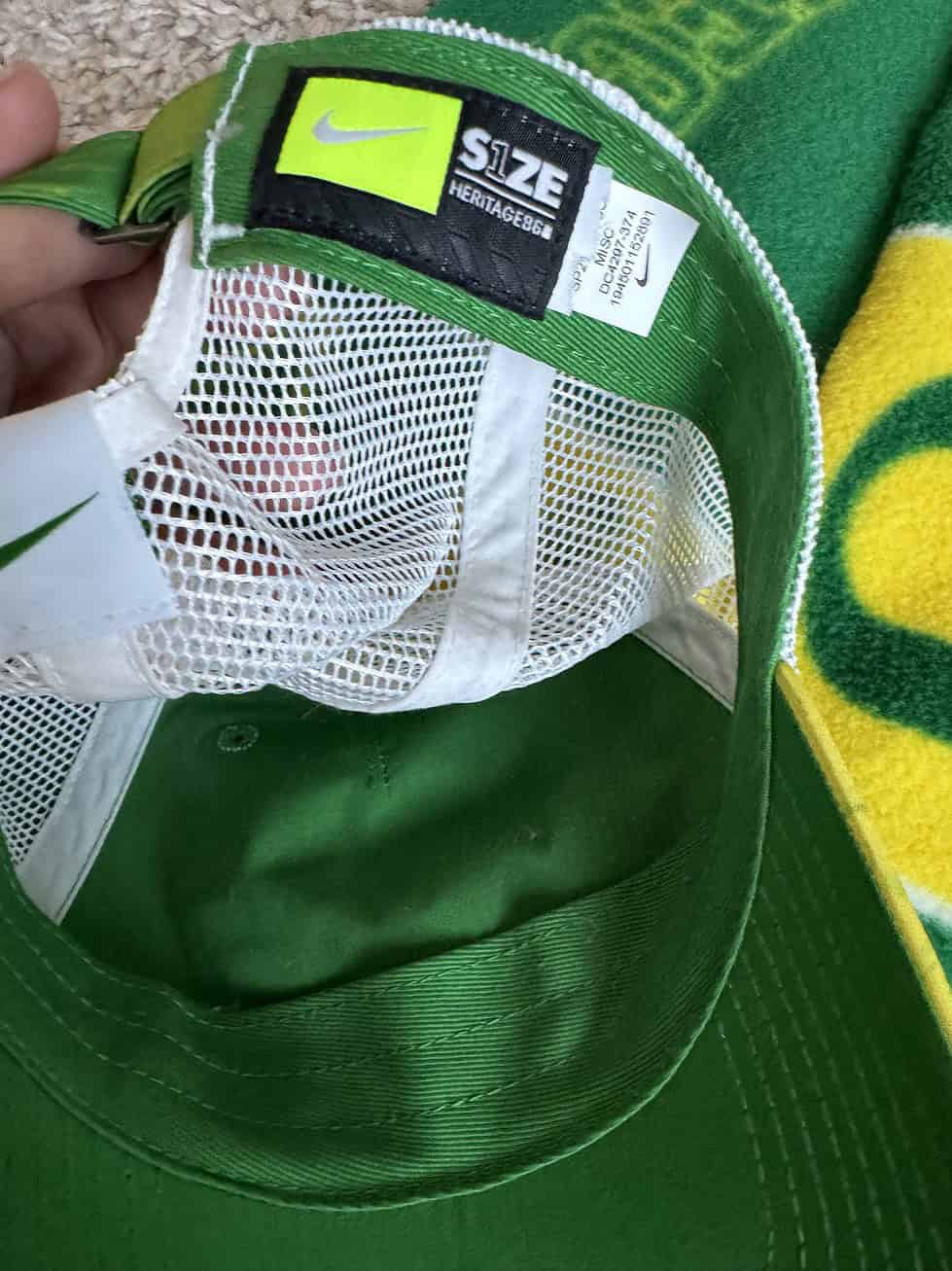 New University of Oregon Hat and Scarf - Image 2