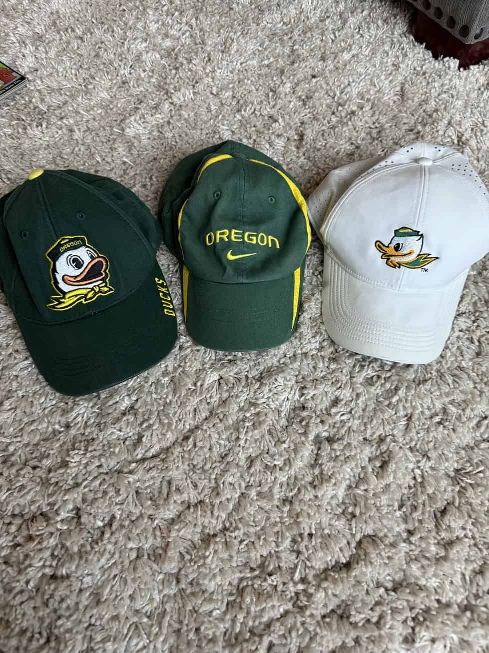 ONE SIZE NEW OREGON DUCKS NIKE HATS