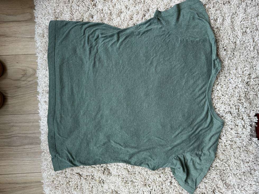 Like New Womens 2XL University Of Oregon Shirt- NIKE - Image 3