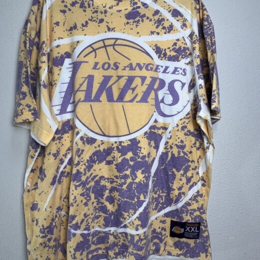 Front view of the Los Angeles Lakers retro splash print t-shirt in size XXL with bold graphic