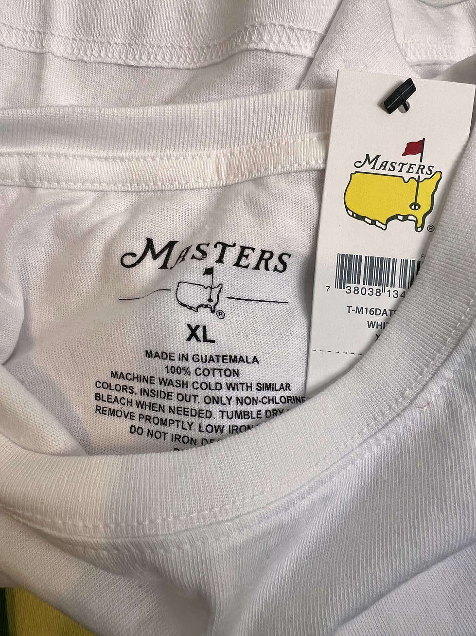 Label and tag of Masters Tournament 2016 t-shirt indicating size XL