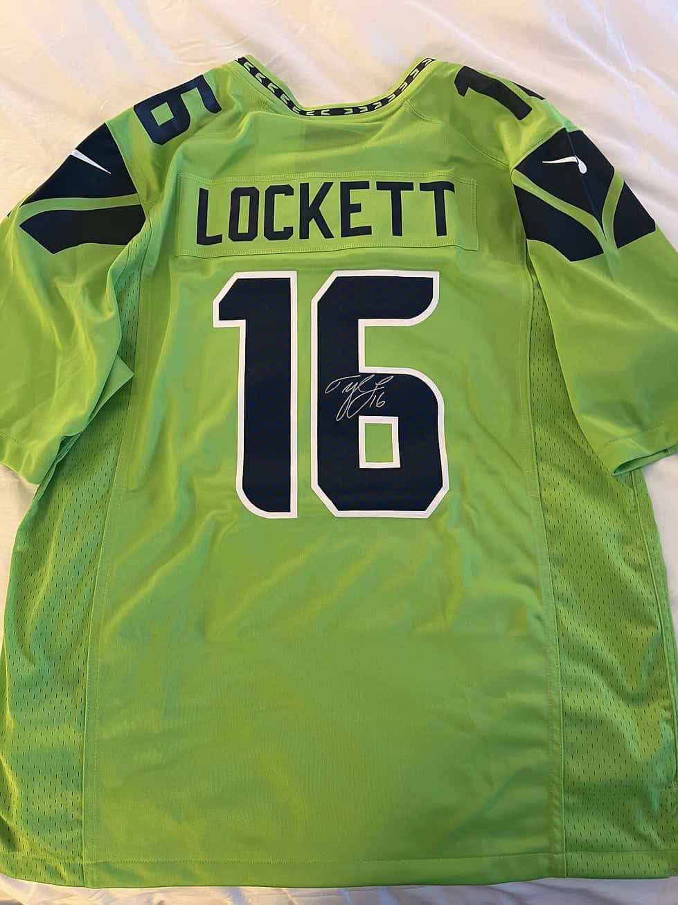 Tyler Lockett Autographed Seahawks Jersey (Large)