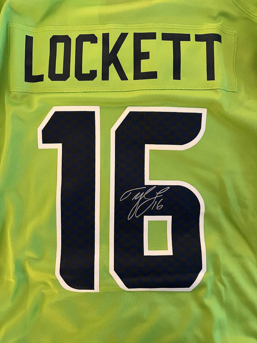 Tyler Lockett Autographed Seahawks Jersey (Large) - Image 5