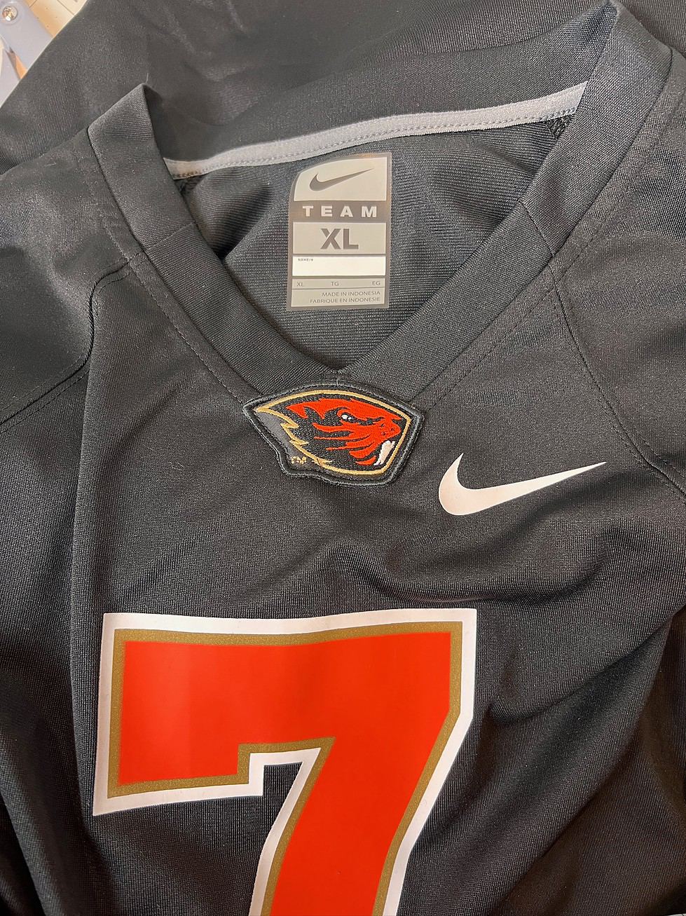 Close-up of the Oregon State Beavers logo on the collar of the #7 Nike replica jersey.