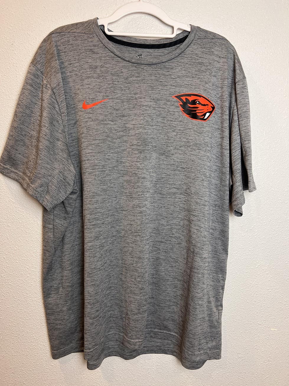 Front view of gray Nike Dri-FIT Oregon State Beavers T-shirt with Swoosh and team logo.
