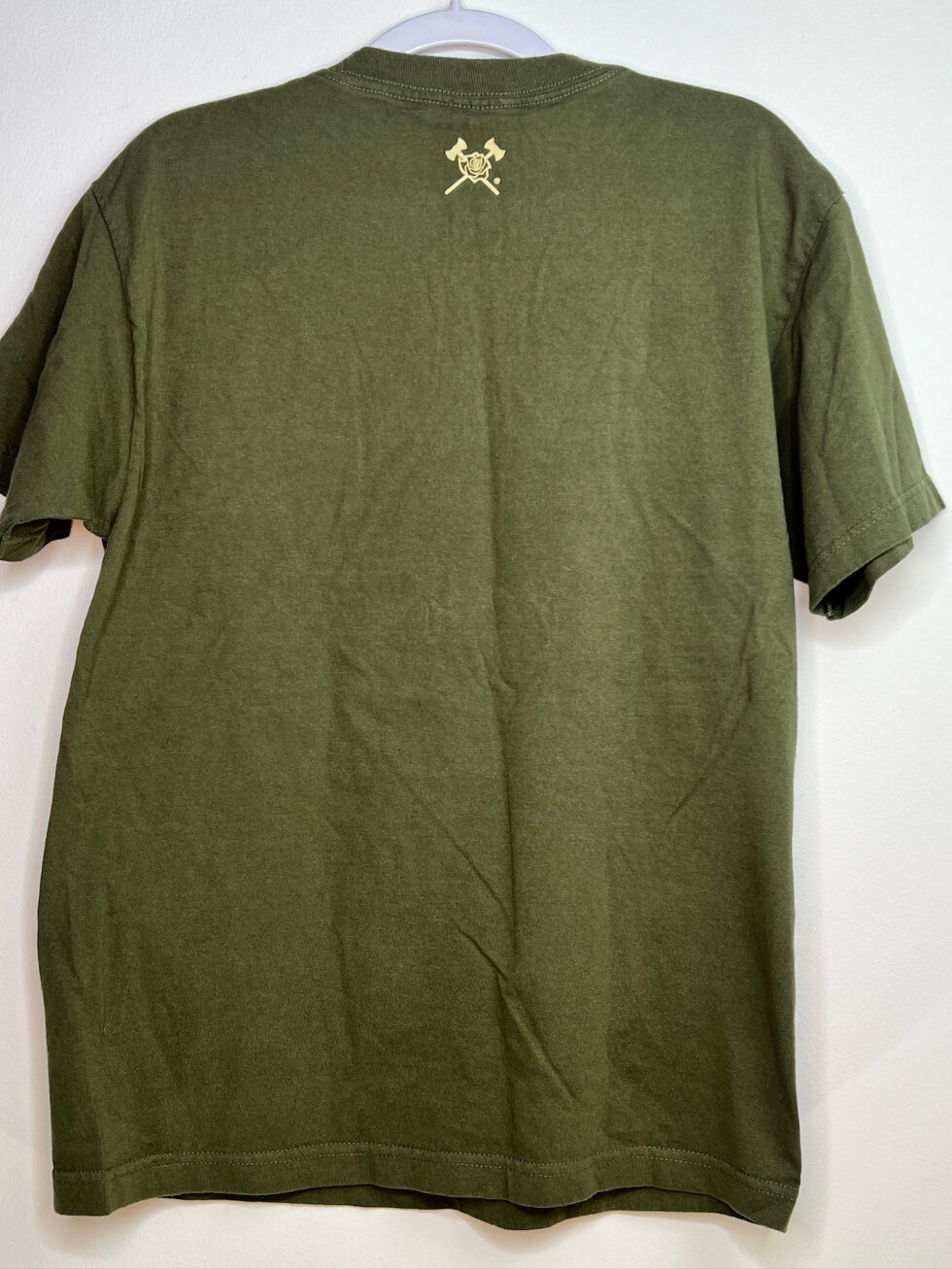 Back of shirt showing small crossed axe detail