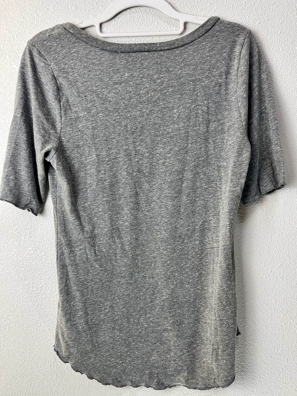 Back view of heather-gray Stanford tee with curved hem.