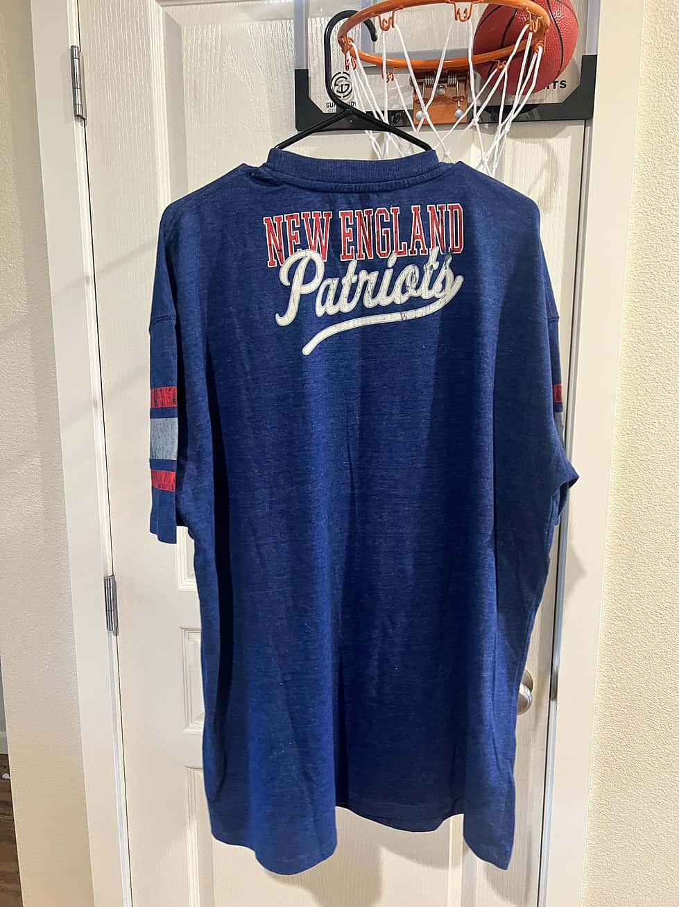 Back view of a heathered blue New England Patriots 2XL T-shirt with vintage-inspired graphics.