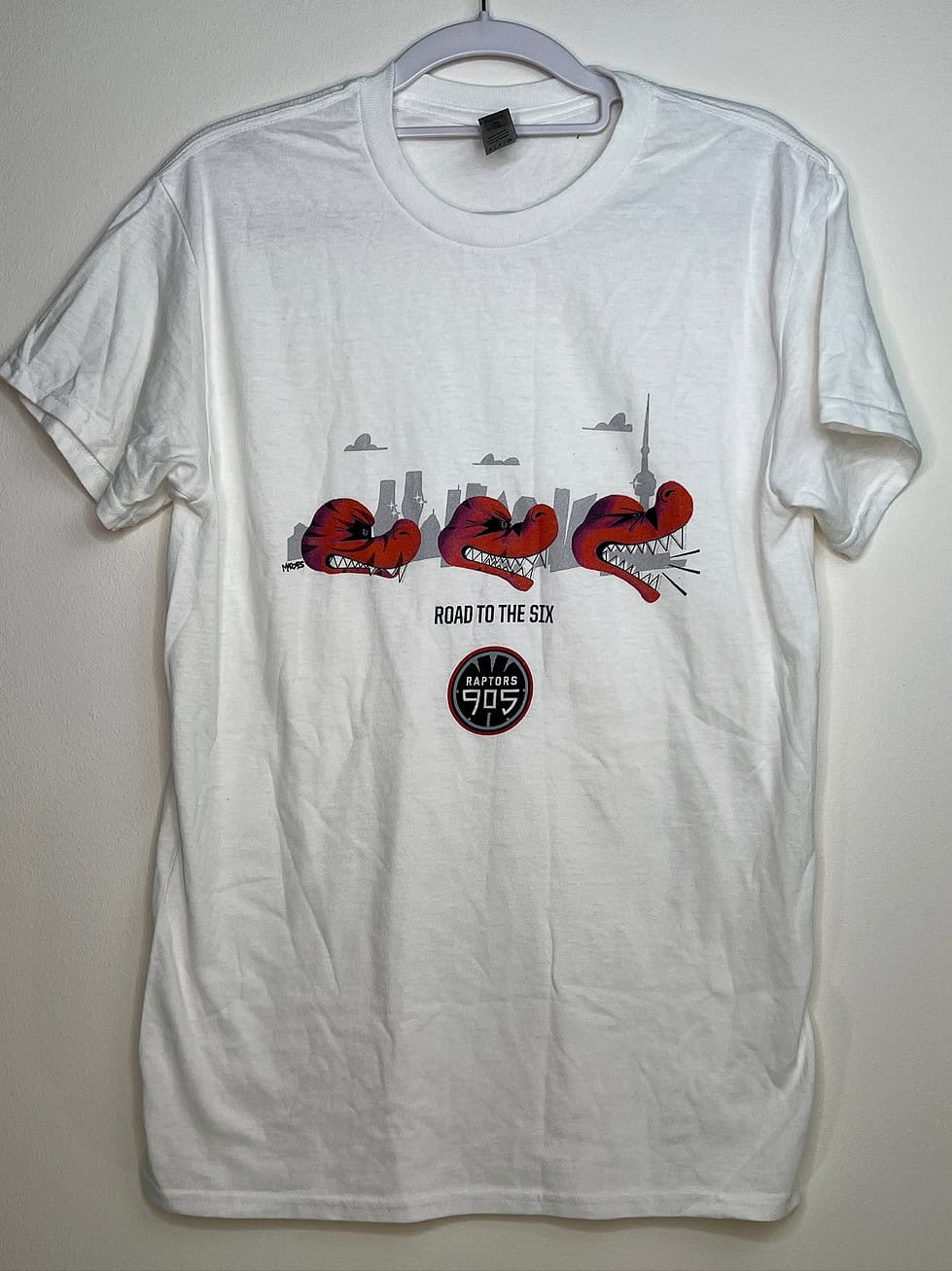 Raptors 905 “Road to the Six” white t-shirt with red raptor graphics and skyline, size Small
