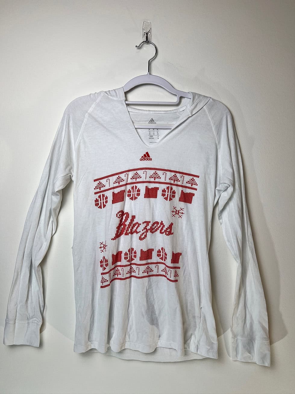 Front of sweatshirt. Printed red design in style of knit stitches