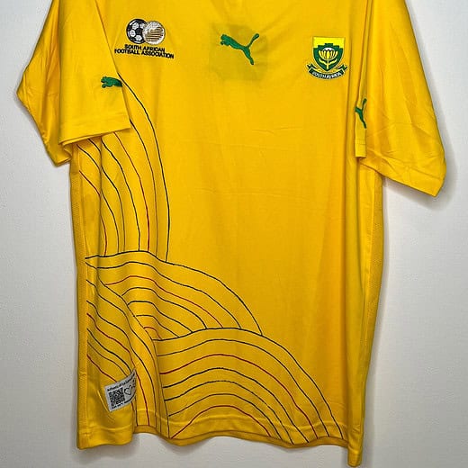 Front of jersey. Yellow and green