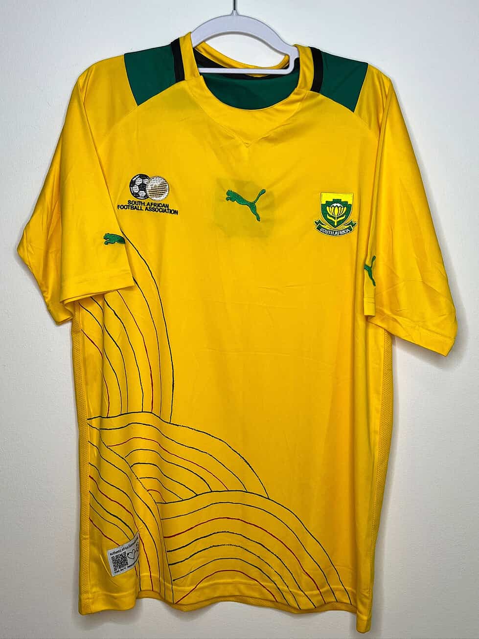 Front of jersey. Yellow and green
