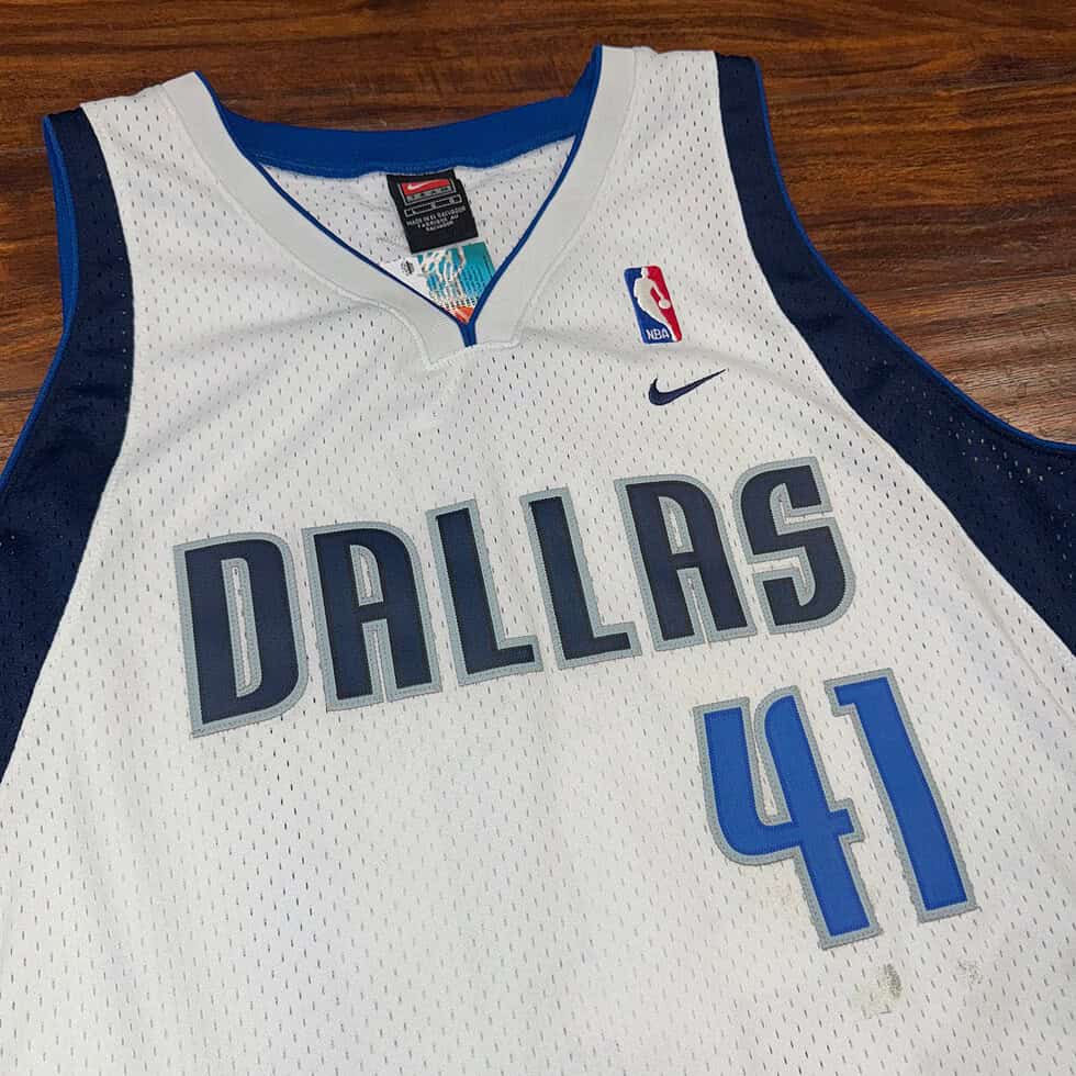 Nike Dallas Mavericks Dirk Nowitzki Jersey Sz L - Image 2