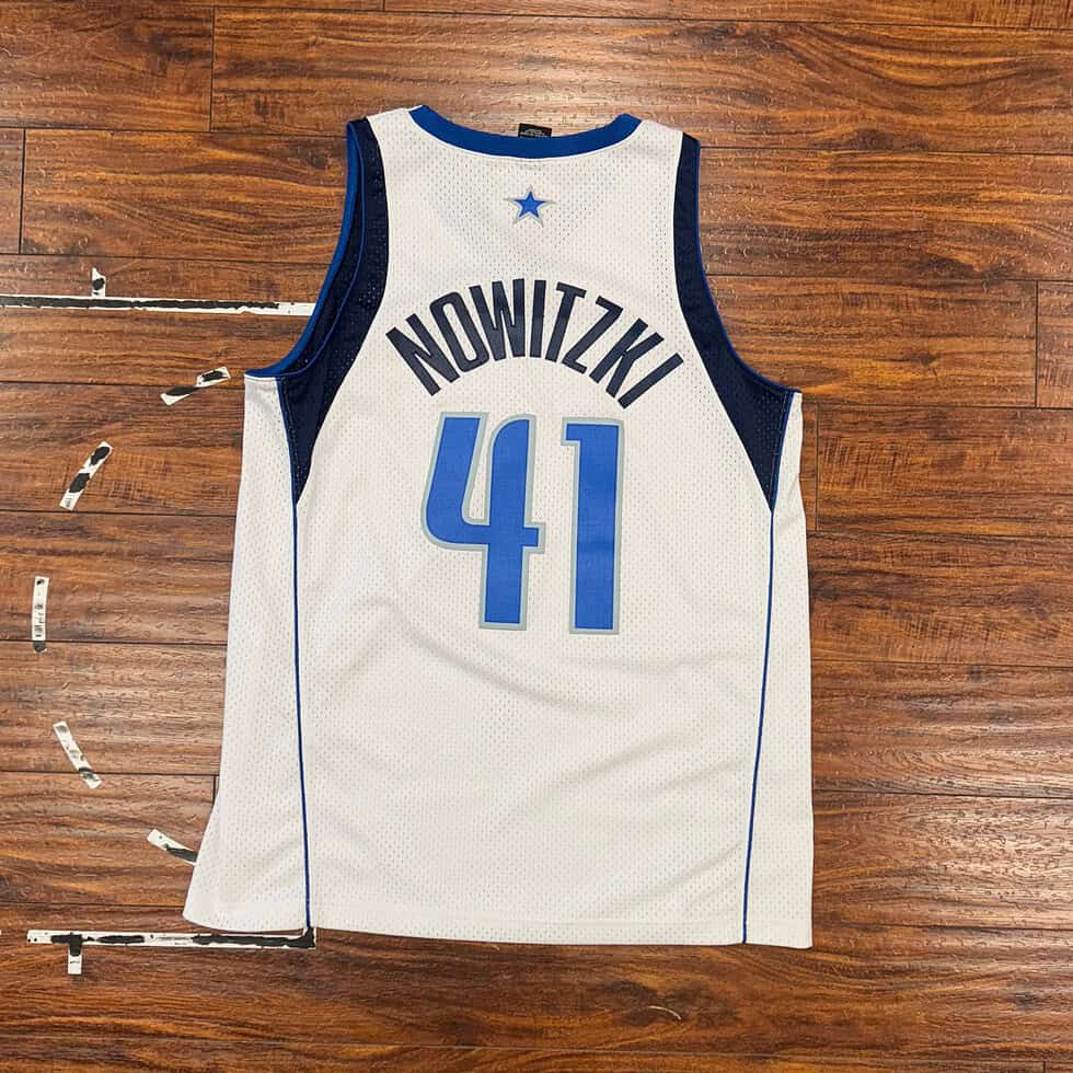 Nike Dallas Mavericks Dirk Nowitzki Jersey Sz L - Image 6