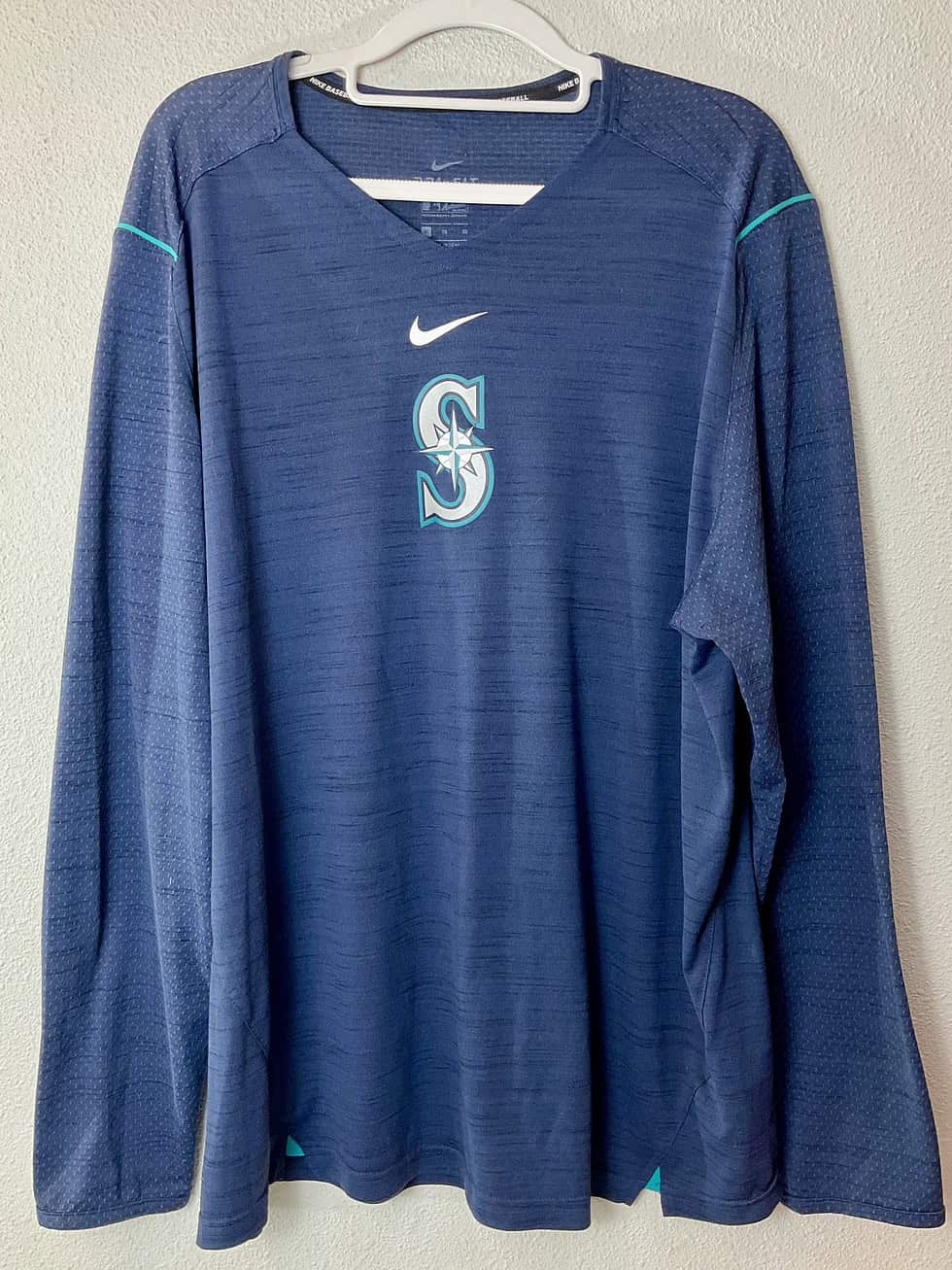 Seattle Mariners Nike Authentic Collection long-sleeve pullover, size XL, navy blue with teal accents.