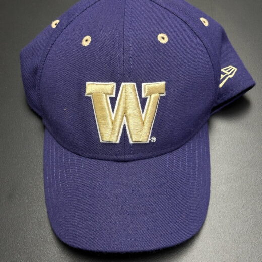 Fitted purple New Era cap with gold W logo – UW Huskies