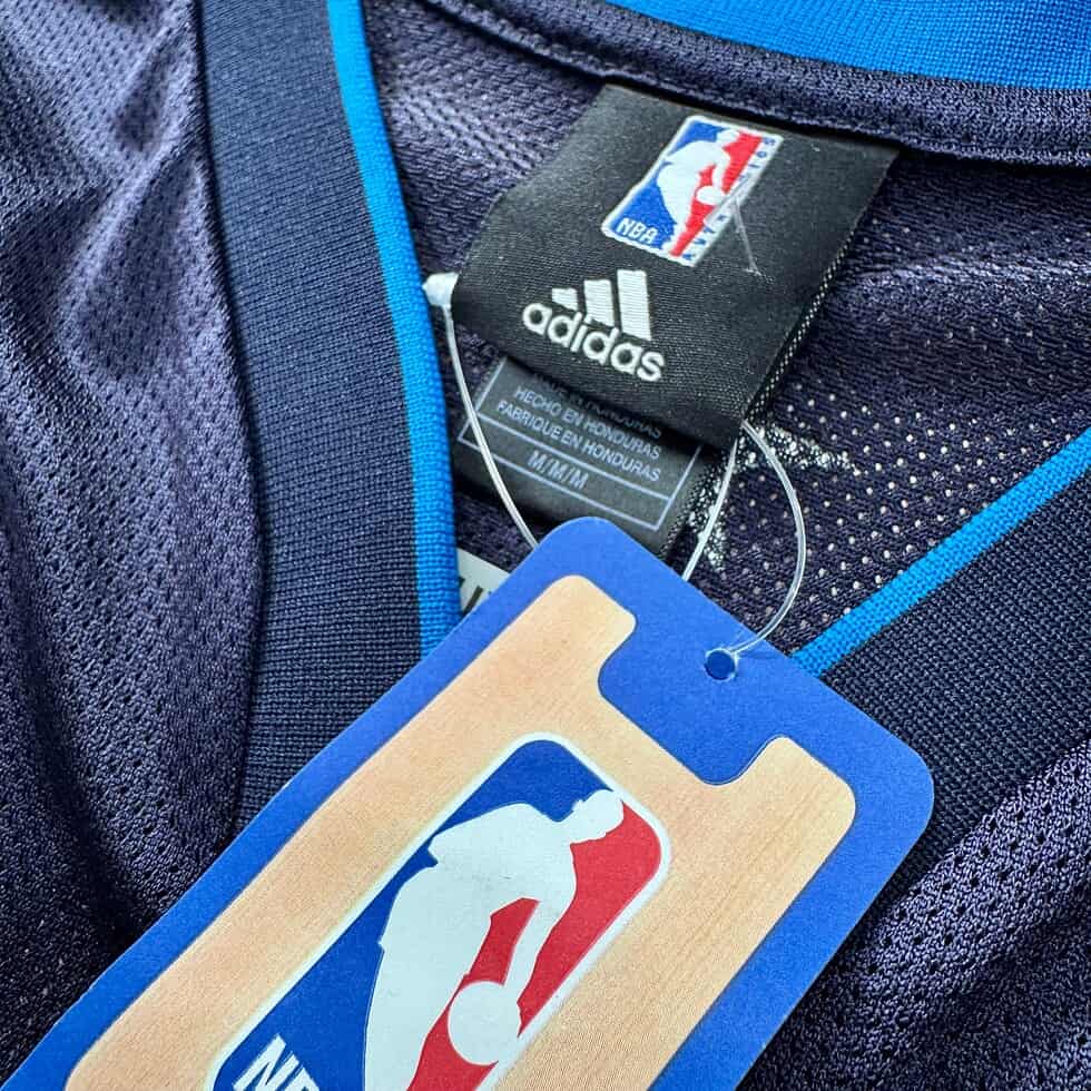 NWT Adidas 2010 Dallas Caron Butler Jersey Sz M - Image 4