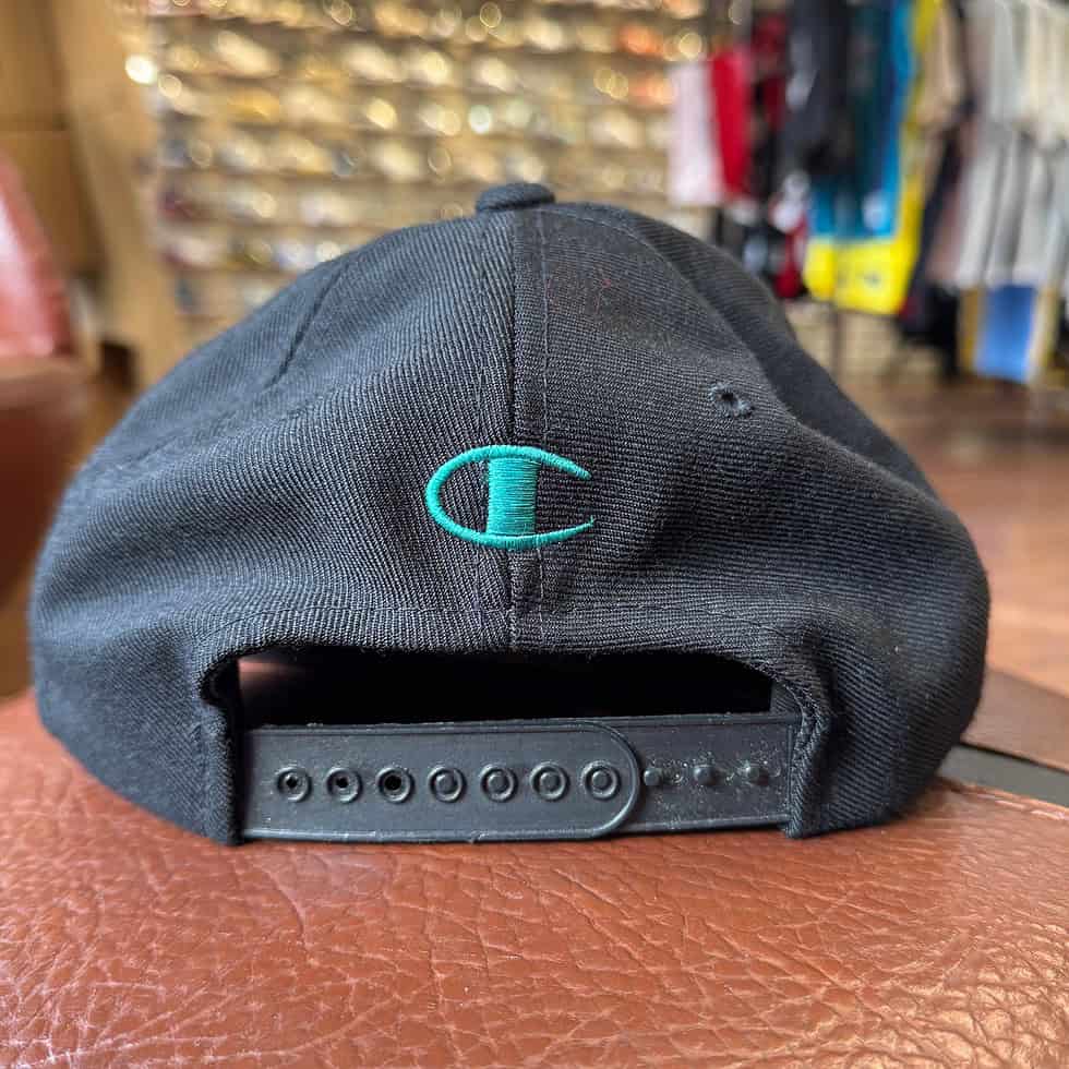 NWOT Champion Vancouver Grizzlies Hat - Image 4