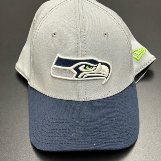 Front view of gray and navy New Era Seahawks M/L flex-fit hat with embroidered team logo
